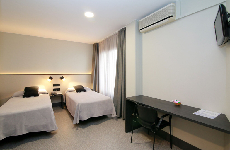 Bedroom 3, Hotel Esplugues, Barcelona