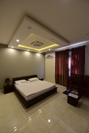 Bedroom 1, La Orilla Hotel, Azad Kashmir
