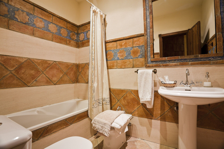 Bathroom 5, El Balcón de Nieves, Granada