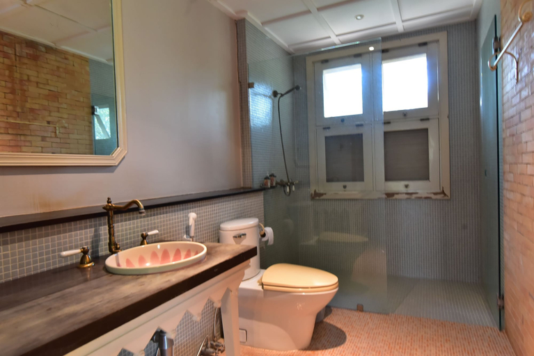 Bathroom 4, Uncle Jo Rustic, Kaeng Khoi