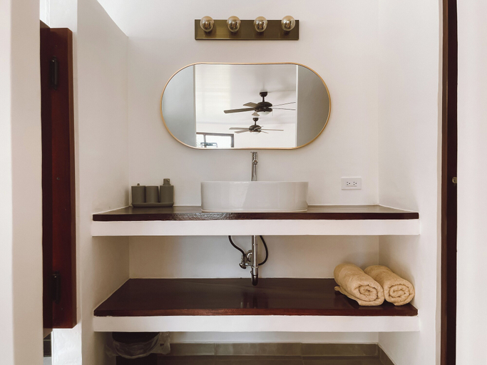Bathroom, El Ranchito Surfcamp, Tonosí