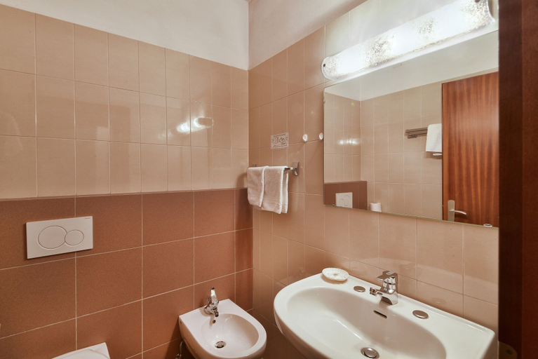 Bathroom 5, Hotel Juliane, Bolzano