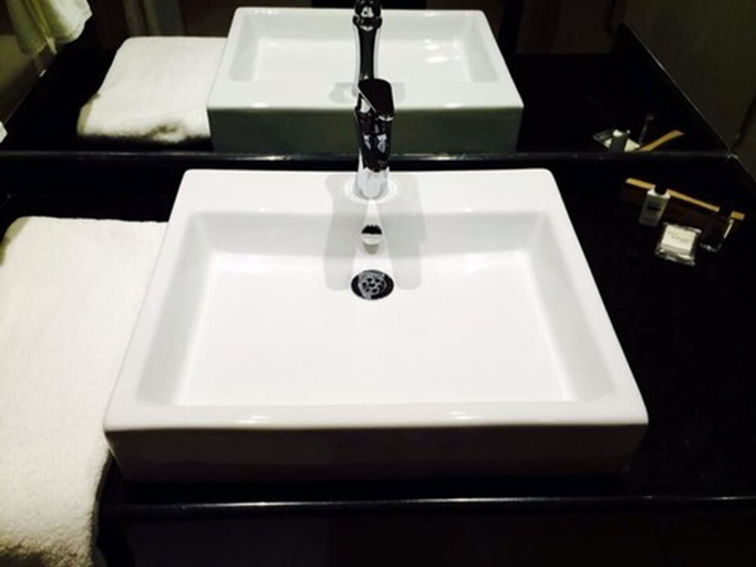 Bathroom 4, MBM Red Sun, Monterrey