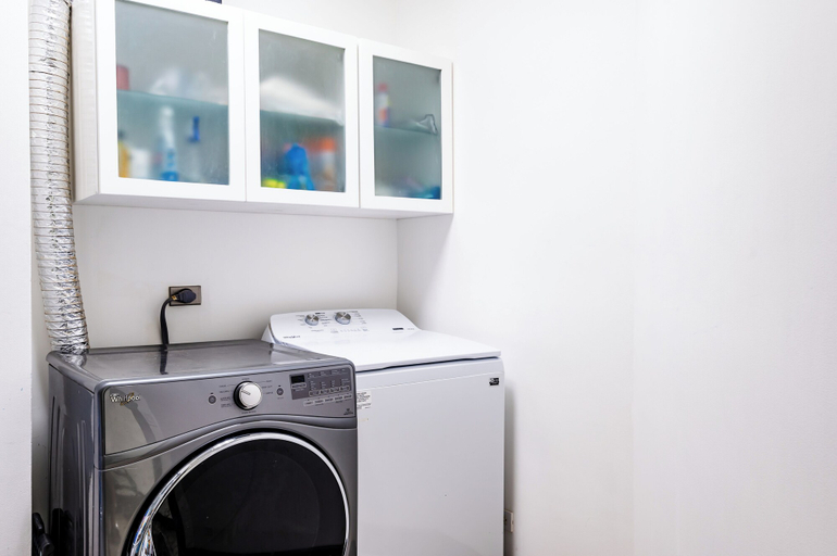 Bathroom 2, mVillas - Luxury 2Bed 2Bath Condo w Pool, Santa Cruz