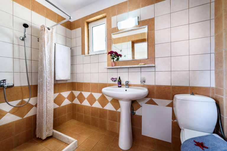Bathroom, Panos Beach Hotel, Crete