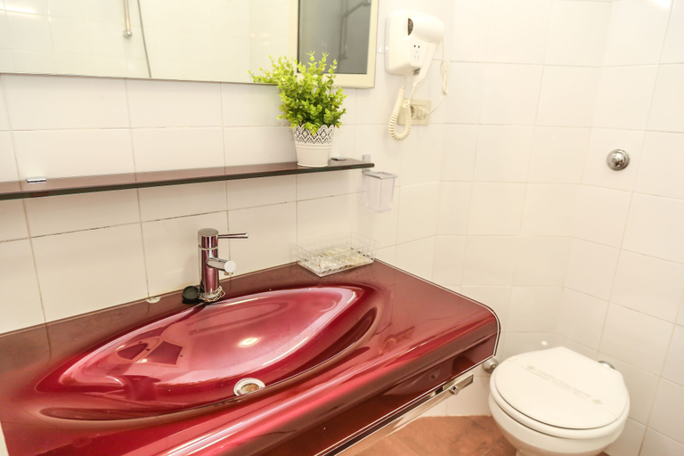 Bathroom 4, Athena Hotel, Rome