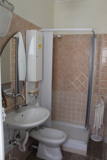 Bathroom 5, B&B San Peter's Golden Rooms, Roma