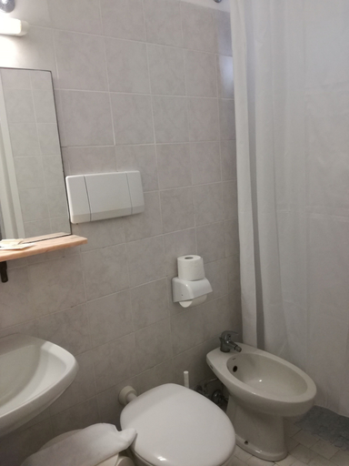 Bathroom 5, Hotel Apollo, Venezia