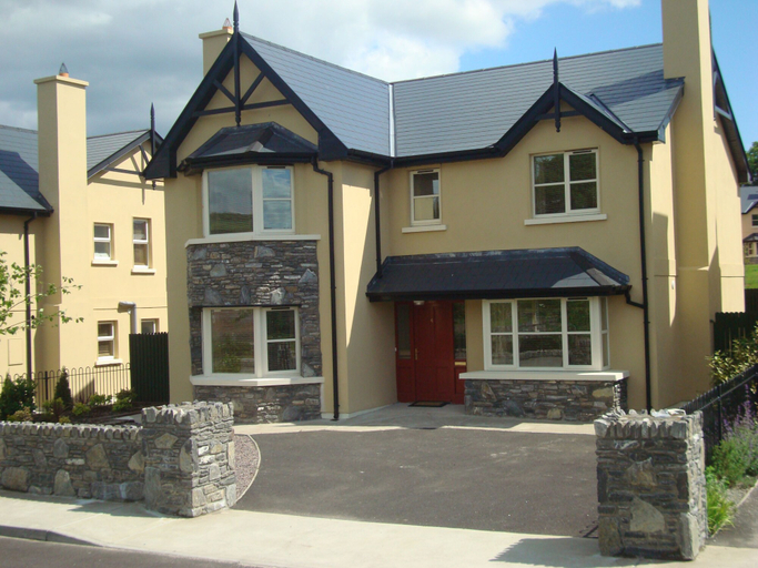 Exterior & Views 2, Ardmullen 4 bed Walnut