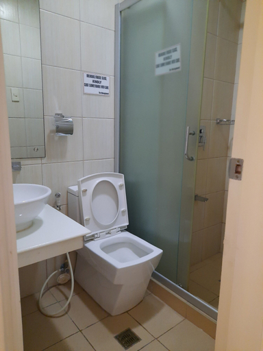 Bathroom 3, Birch Tower Harbour Escape Deluxe, Manila City