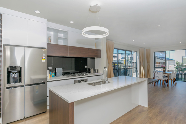 Others 5, Hero Holiday House L12, Waitakere