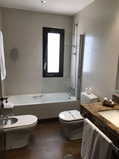 Bathroom 4, Hotel Entredos, Salamanca