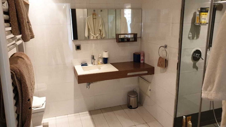 Bathroom 4, City breakout in city center, Casablanca