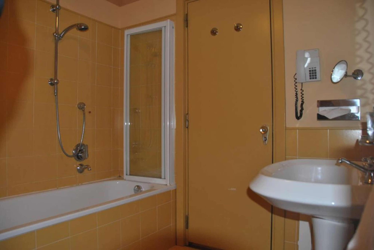 Bathroom 5, Villa La Principessa, Lucca
