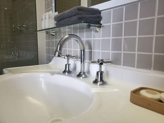 Bathroom 3, Roydons Motor INN, Tamworth Regional - Pt A