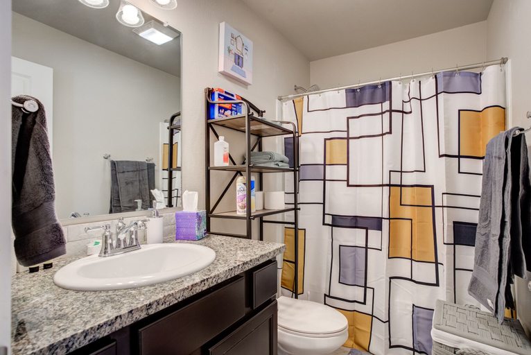 Bathroom 4, Milano Guesthouse, Lubbock