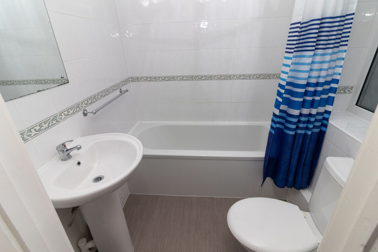 Bathroom 3, The Starlux Hotel, Blackpool