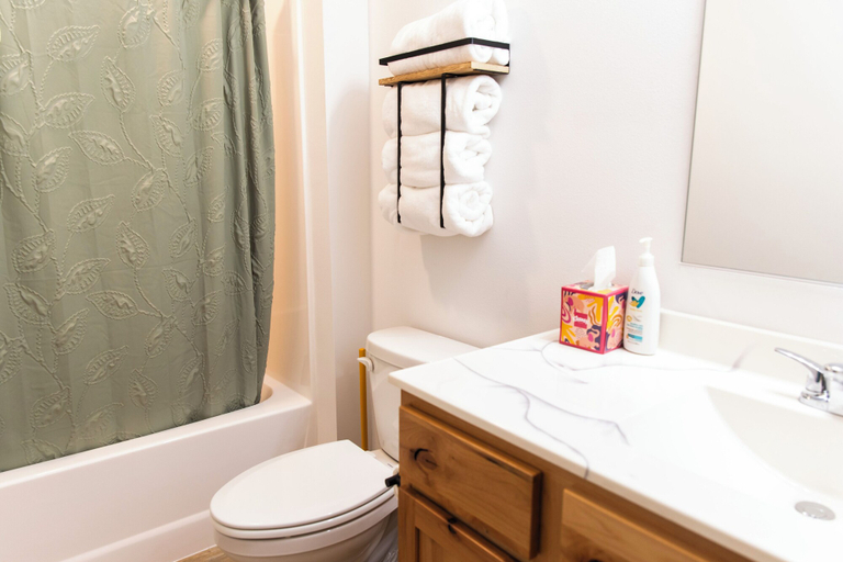 Bathroom 3, Bluffside Gardens, Winneshiek