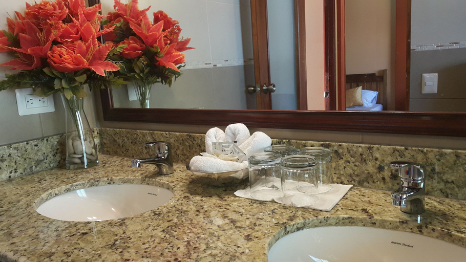 Bathroom 5, Hotel El Maltese – Lakefront, Granada