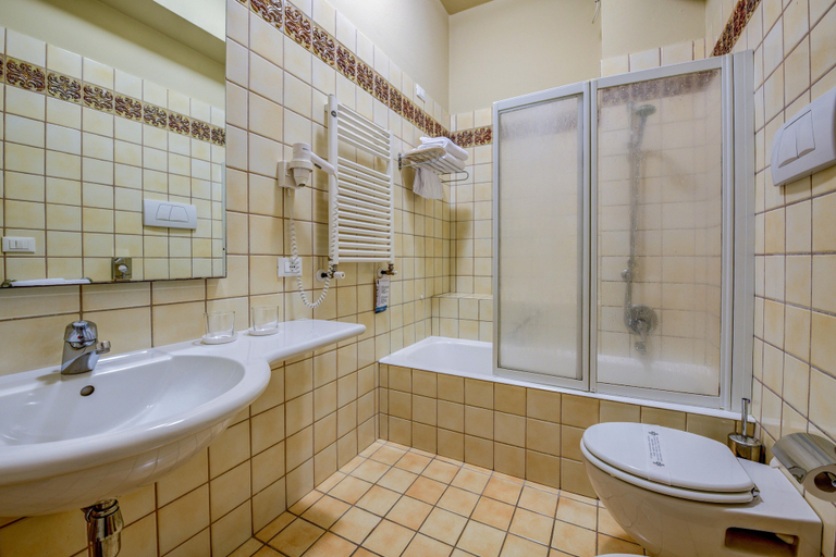 Bathroom 5, Hotel Flaminia, Brescia