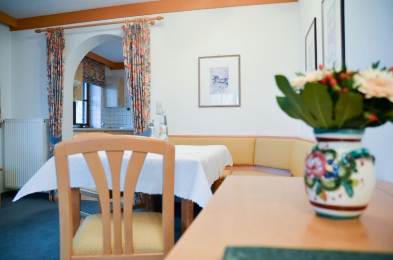 Bedroom 3, Hotel Restaurant Alpenhof, Traunstein