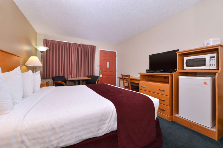 Bedroom 3, Canadas Best Value Inn & Suites Vernon, North Okanagan