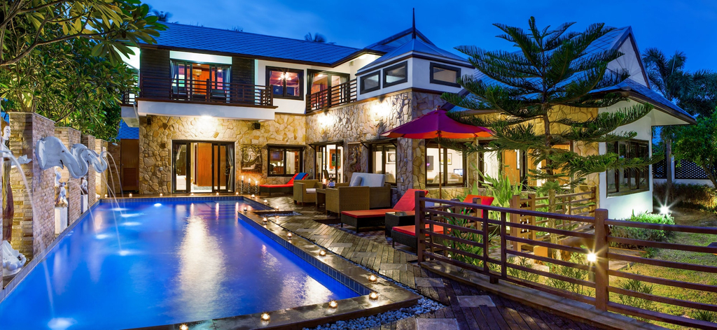 Exterior & Views