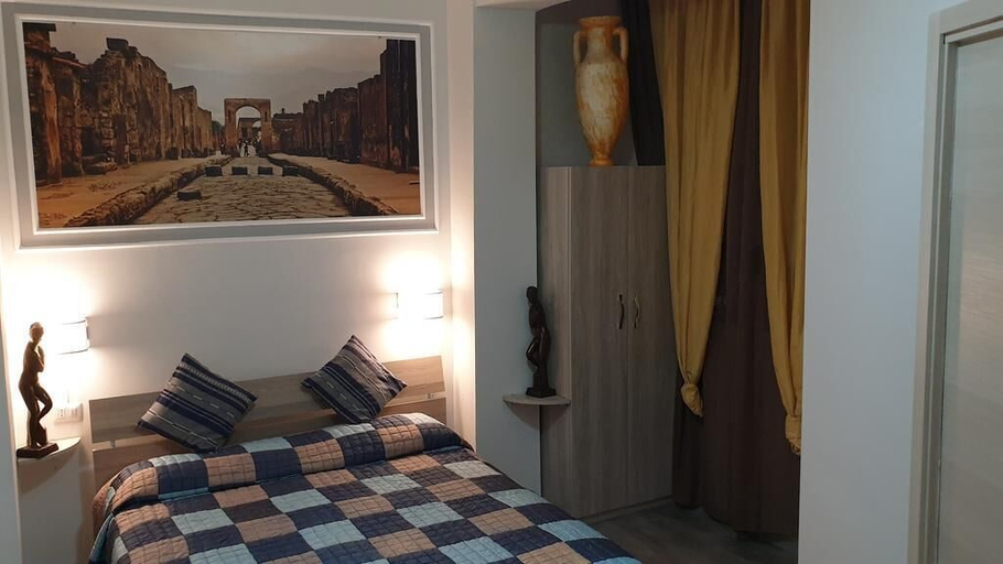 Bedroom 3, Oh Mamma Mia, Napoli
