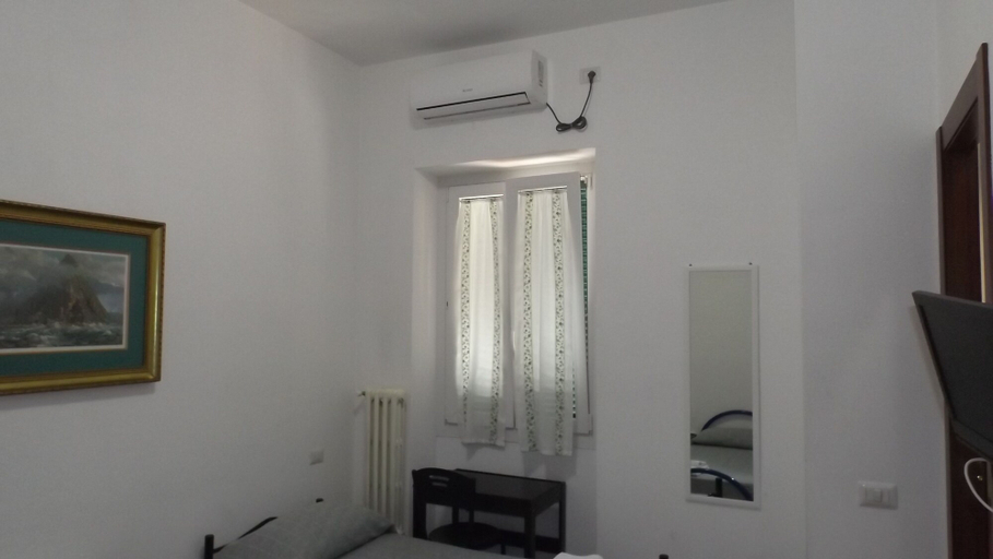 Bedroom 3, Foresteria Roma Esercito della Salvezza, Rome