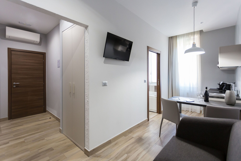 Others 5, ApartHotel Durini, Milano