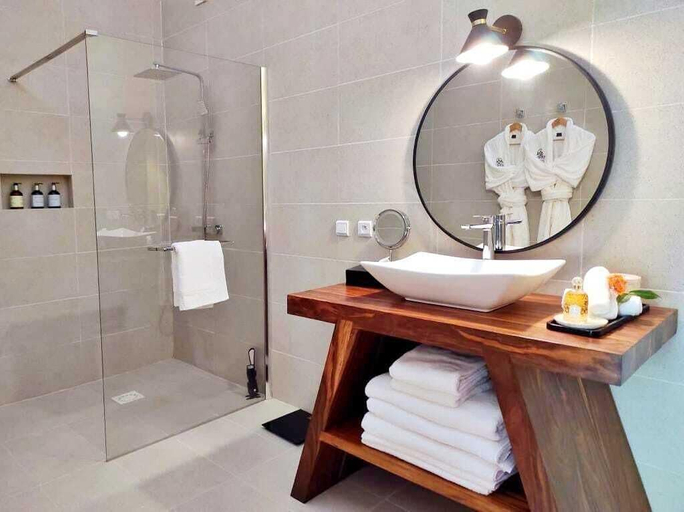 Bathroom 2, Andriana Resort & Spa, Diana