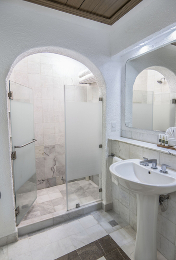 Bathroom 5, Tesoro Manzanillo All Inclusive, Manzanillo