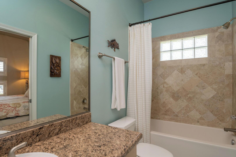 Bathroom 4, Large Condo Close to Beach With Semi-private Pool!, Cameron
