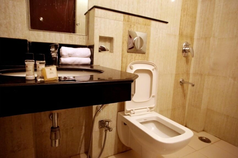 Bathroom 5, Hotel Ajit Mansion, Jodhpur