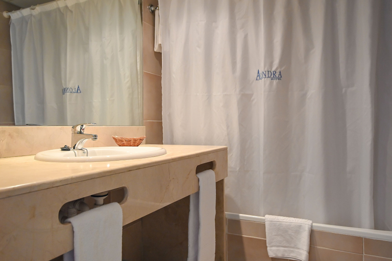 Bathroom 4, Hotel Alondra, Baleares