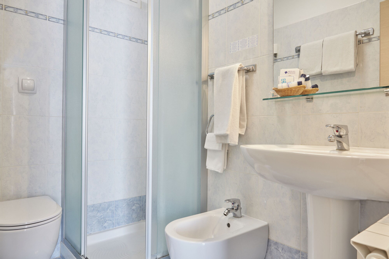 Bedroom 4, Hotel Celeste, Genova