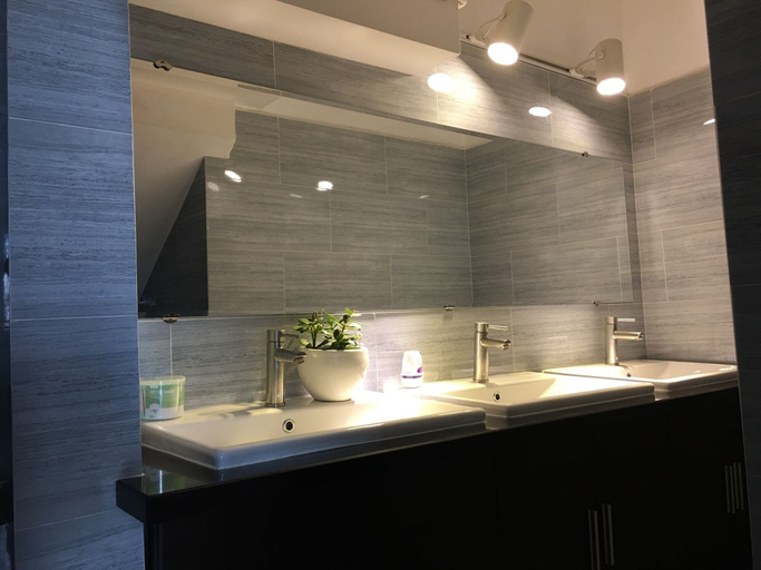 Bathroom, Penthouse Hostel & Spa, Bình Thạnh