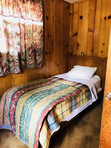 Bedroom 3, Mountain View Cabins, San Bernardino