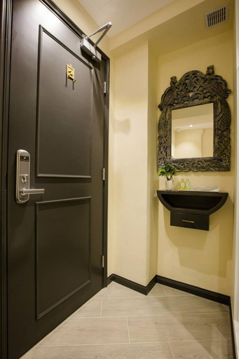 Bathroom 5, 9 Boutique Hotel, Hong Kong Island
