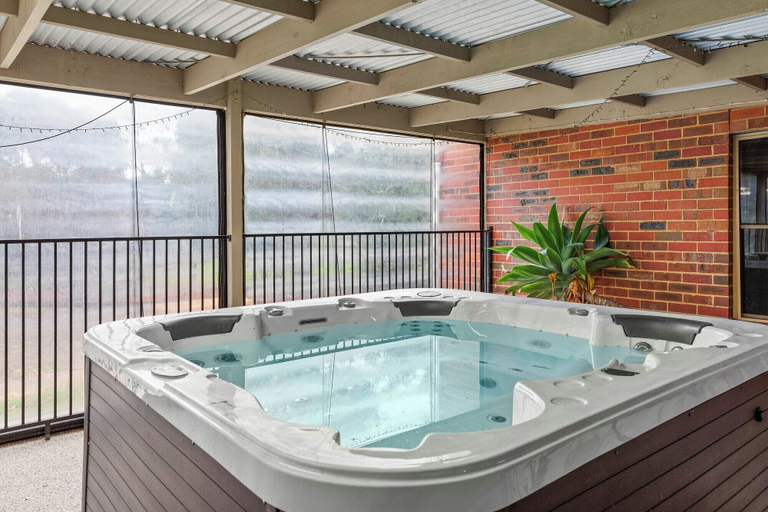 Bathroom 4, 10BR birdwatch house Great Ocean Road, Bellarine - Inner