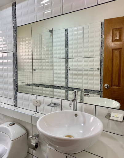 Bathroom 2, Golden Mar Hotel, Lima