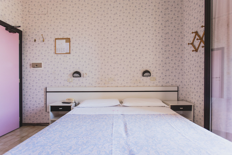 Bedroom 3, Hotel Eden, Rimini