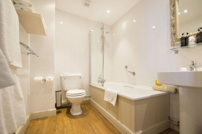 Bathroom 4, The Old Custom House, Cornwall