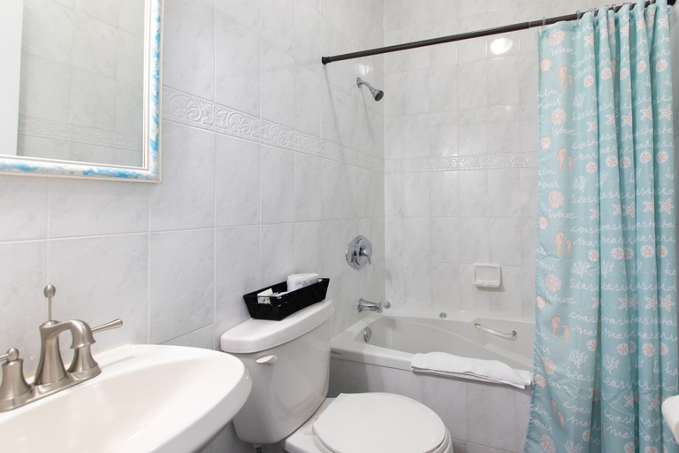 Bathroom 4, Prince Street Suites, Queens
