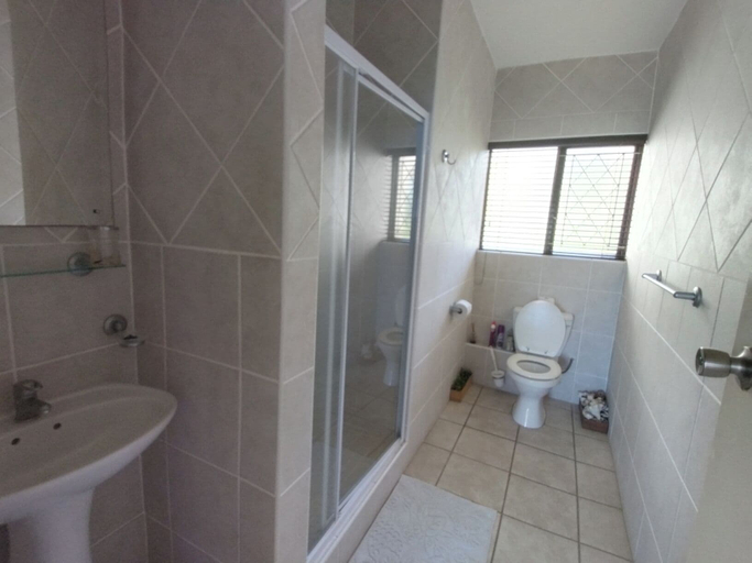 Bathroom, 25B Club Mykonos, eThekwini