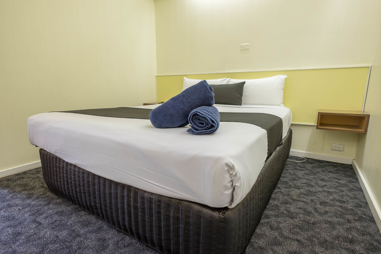 Bedroom 3, Pioneer Station Motor Inn, Swan Hill - Central