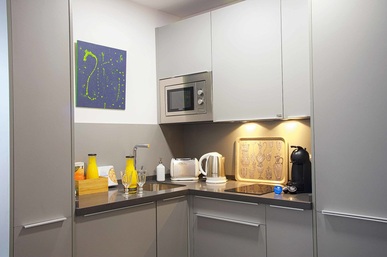 Others 5, Overland Suites Catedral, Sevilla
