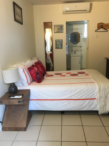 Bedroom 5, Black Marlin Motel, Johnstone