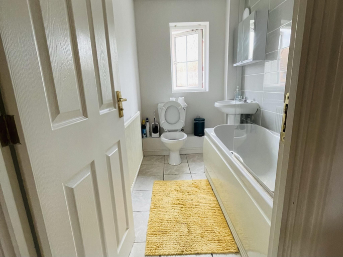 Bathroom 3, Beautiful 2-bed Villa in Coventry, Coventry