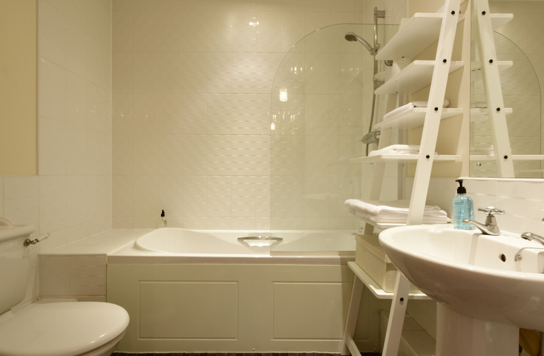 Bathroom 3, Nunnery Fields, Kent